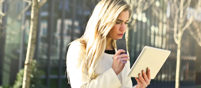 Event planning products including roll labels, fans, decals, and signs.